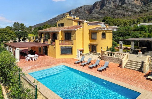 Montgo de Toscamar Ski Chalet | Villa Serena