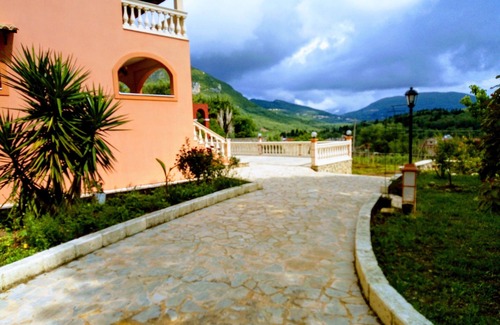 Dafnata Villa | Villa Silvia,a detached house with a wonderful view