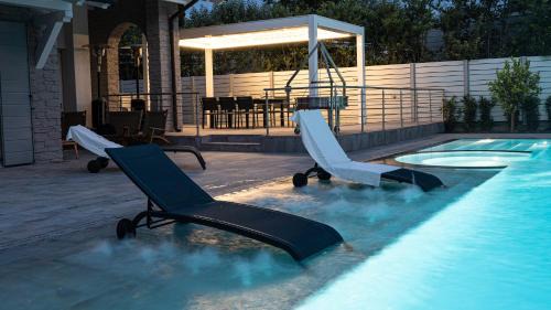 San Benedetto di Lugana Villa | Villa Sirmione Front Lake