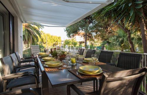 Passeig Maritim Villa | Villa Sitges Tupinetti Beach at 1 min walk Amaizing Garden and View Center Sitges 5 minutes walk