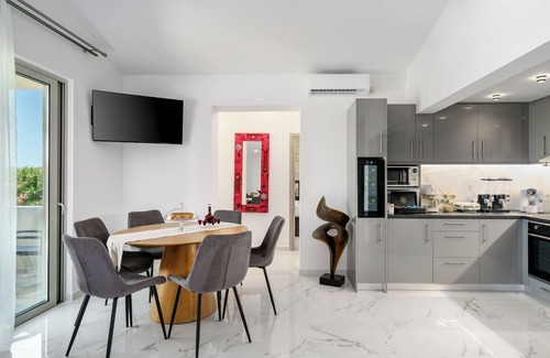 Tavronitis Villa | Villa Six Stars is a beachfront villa in Chania, on the island of Crete.