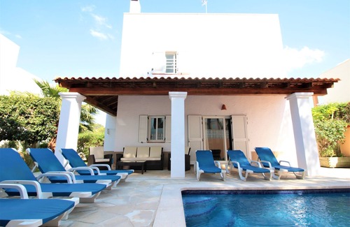 Sant Antoni de Portmany Villa | Villa Sofia Ibiza - Great Location | Walk To Beach/Amenities | A/C & Wifi | Pool