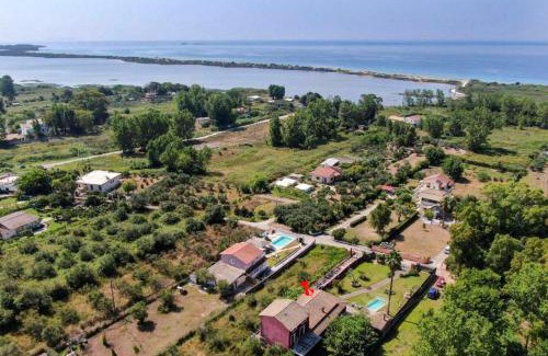 Chalikounas Villa | Villa Sofia near the beach