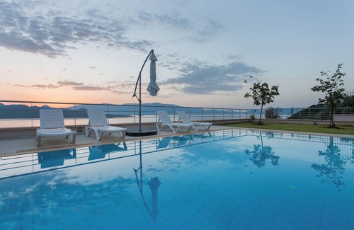 Nikiana Villa | Villa Soumela - A Holiday Home for Relaxation & Recharge with Pool and Sea View