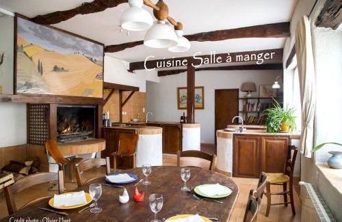 Crastes House | Villa spacieuse à Crastes avec piscine privée et vue montagne