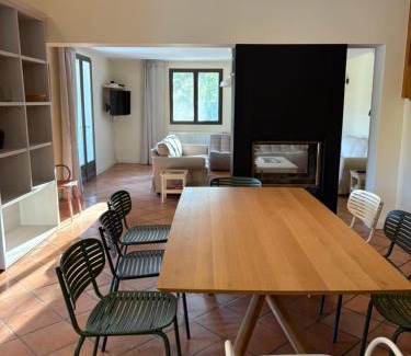 Chirols Villa | Villa spacieuse en Ardèche avec piscine , en bord de rivière