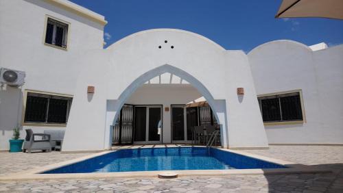 Fatou Villa | Villa standing avec piscine privée sans vis à vis et WiFi à Djerba