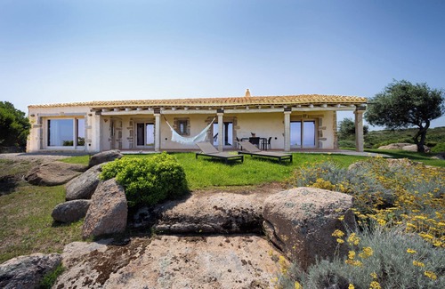 San Franciscu d'Aglientu Villa | Villa 'Stazzu Serafini' with Sea View, Wi-Fi and Air Conditioning