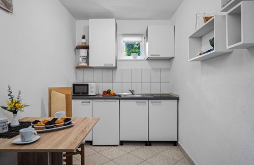 Becici Villa | Villa Stella mit Privatem Pool Verfügt Über 4 Schlafzimmer für bis zu 8 Personen