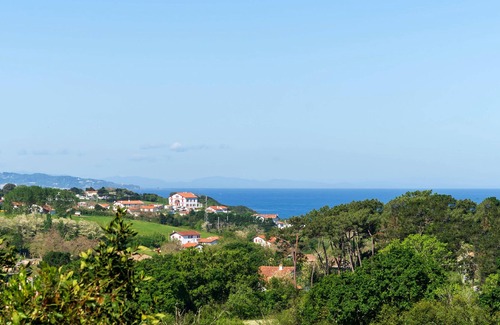Guethary Villa | Villa 'Suertia' with Sea View, Private Terrace and Wi-Fi