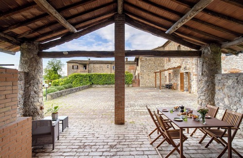 San Macario In Monte Villa | Villa 'Sui Colli Toscani Con Piscina' with Shared Pool, Shared Garden and Wi-Fi
