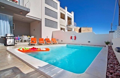 High Ridge Villa | Villa Sunnyside near St. Julian's