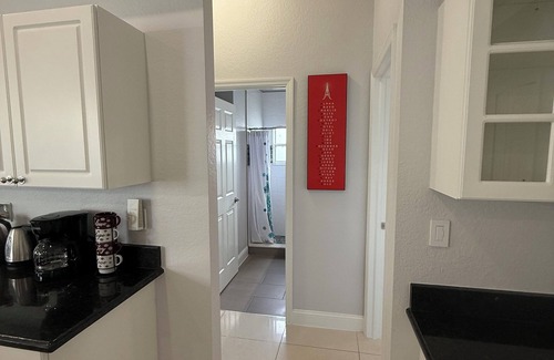 Harris House | Villa Sunshine: Elegant & Modern 4BR Pool House