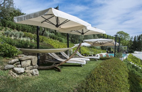 Saturnana Villa | Villa surrounded by greenery with swimming pool, a few kilometers from the center