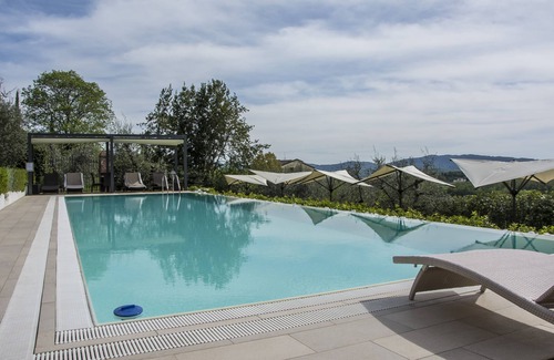 Saturnana Villa | Villa surrounded by greenery with swimming pool, a few kilometers from the center