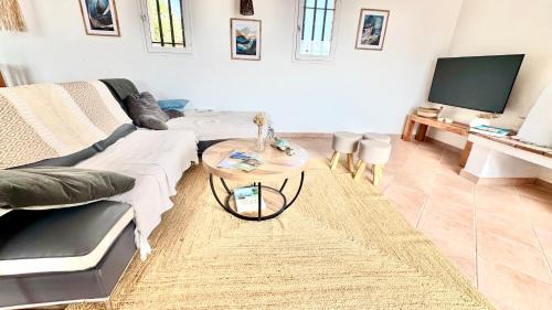 Antheor Villa | Villa T4 avec vue panoramique, piscine et terrasse à Agay