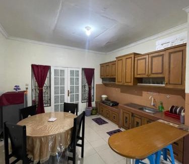 Berastagi Villa | Villa Tamam Manchester Berastagi