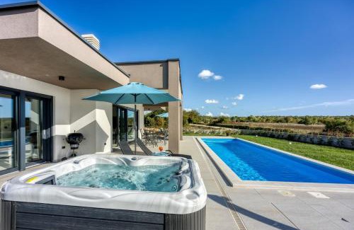 Sveti Lovrec Villa | Villa Tetiana - Pool and Whirlpool
