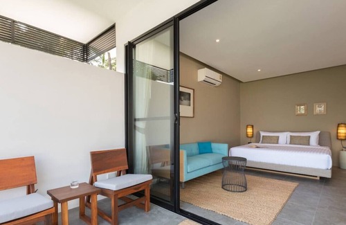 Thong Krut Villa | Villa Thansamaay - 4 bedrooms + 1 kids room beachfront villa