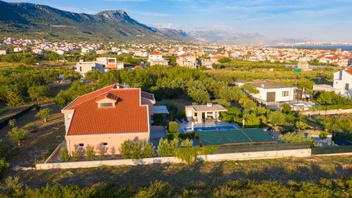 Kastel Stari Villa | Villa Toni with 5 bedrooms and heated pool