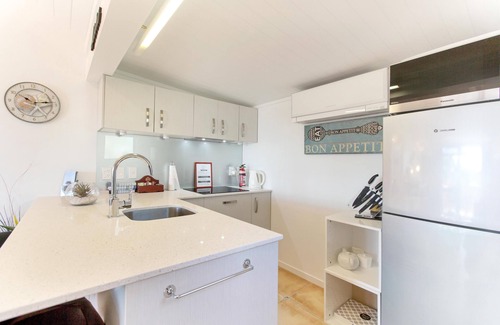 Waiheke Island Apartment | Villa Topaz at Palm Beach - Gorgeous 1 Bedroom Holiday Villa - Palm Beach