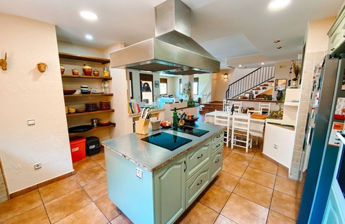 Begur Villa | Villa 'Tres Olivos - Begur' with Mountain View, Wi-Fi and Air Conditioning
