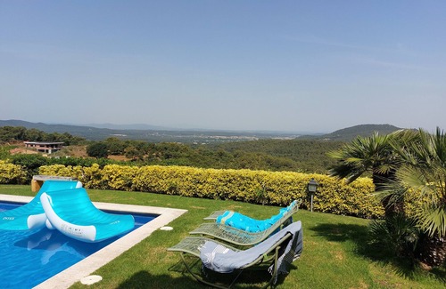Begur Villa | Villa 'Tres Olivos - Begur' with Mountain View, Wi-Fi and Air Conditioning
