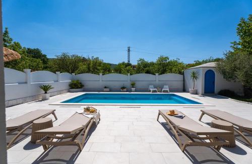 Tugare Villa | VILLA TUGARKA private pool, fitness, play-house, great for families, max 6 per.