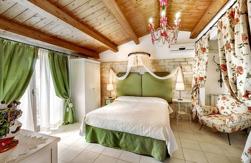 Cava dʼAliga Bed & Breakfast | Villa U Marchisi with pool wifi next to the beach in Cava d'Aliga
