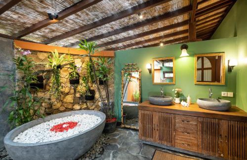 Lodtunduh Villa | Villa Uma Anyar- Joglo Uma