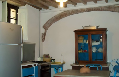 Nocchi Villa | Villa 'Unis' with Shared Pool, Private Garden and Wi-Fi