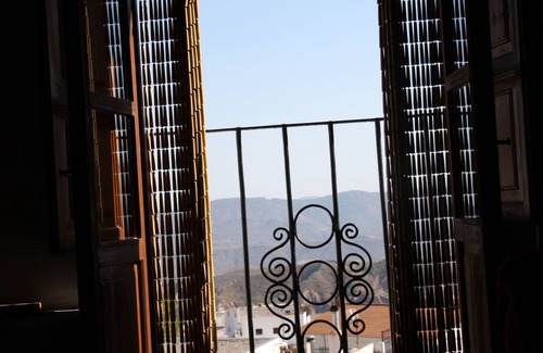 Nechite House | Villa Valor a large house in the pristine beauty of the Sierra Nevada.