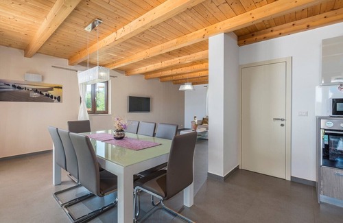 Montizana Villa | Villa Vanesa with Private Pool and private garden