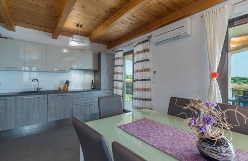 Montizana Villa | Villa Vanesa with Private Pool and private garden