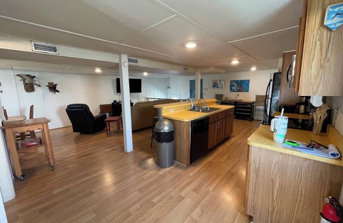 Venice Boat Rental | Villa Venice houseboat located in Cypress Cove Marina-5 bedrooms/2 full bathroom