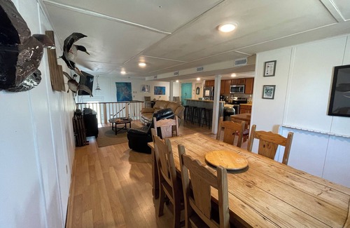 Venice Boat Rental | Villa Venice houseboat located in Cypress Cove Marina-5 bedrooms/2 full bathroom