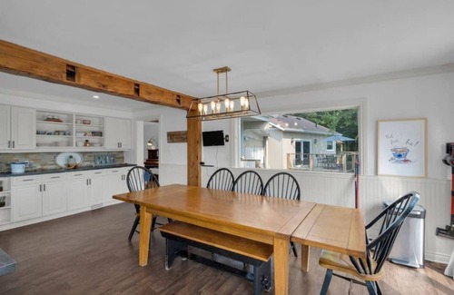 Caledon House | Villa Verde: Private Lake ~ Hot Tub ~ Pool ~ Sauna