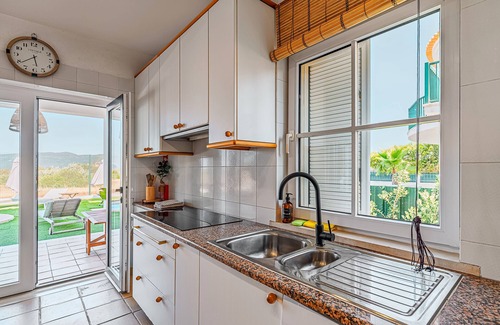 Carvalhal Villa | Villa 'Vila Exclusiva Na Praia De Tróia' with Sea View, Wi-Fi and Air Conditioning