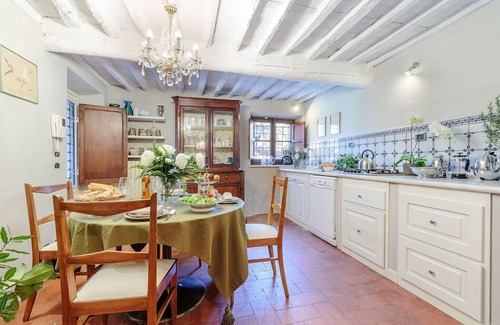 Vorno Villa | VILLA VIOLA - Residenze Seicento - An historic Villa with Garden close to Lucca with Air Conditioning