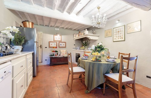 Vorno Villa | VILLA VIOLA - Residenze Seicento - An historic Villa with Garden close to Lucca with Air Conditioning