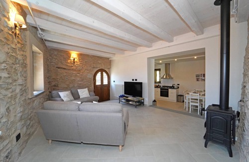 Licciana Nardi Villa | VILLA VIRGINIA 6 pax