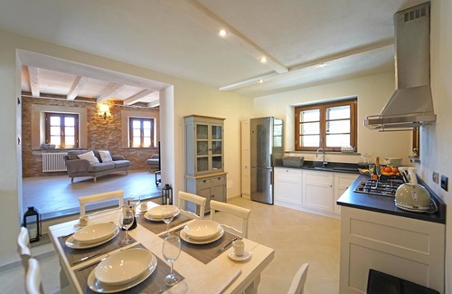 Licciana Nardi Villa | VILLA VIRGINIA 6 pax