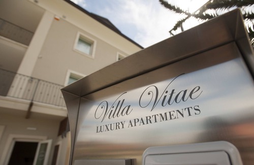 Castiglione Falletto Apartment | Villa Vitae - Luxury apartments - Cavour apartment - three rooms on on two levels, panoramic terrace and panoramic balcony, upper suite with bathtube