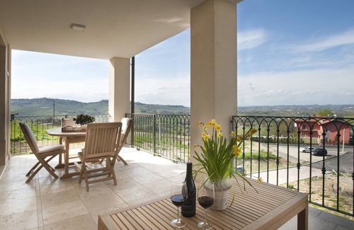 Castiglione Falletto Apartment | Villa Vitae - Luxury apartment Colbert- Apartment with suite on two levels, two panorami terraces and balcony