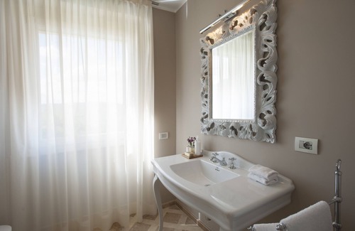 Castiglione Falletto Apartment | Villa Vitae - Luxury apartment Colbert- Apartment with suite on two levels, two panorami terraces and balcony