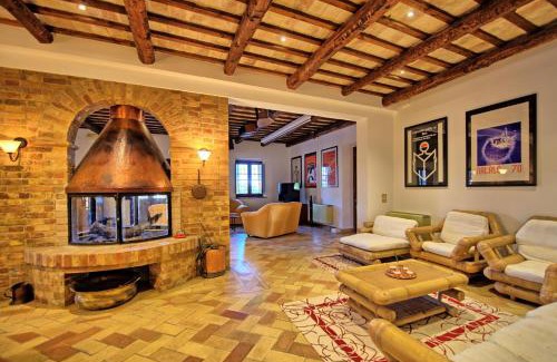 Colonnella Villa | Villa Vittoria by PosarelliVillas
