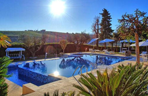 Colonnella Villa | Villa Vittoria by PosarelliVillas