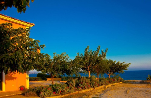 Kefalonia Apartment | Villa Vounaria - direct access to an almost private beach