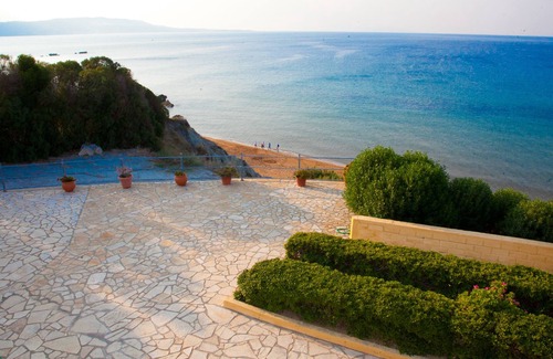 Kefalonia Apartment | Villa Vounaria - direct access to an almost private beach