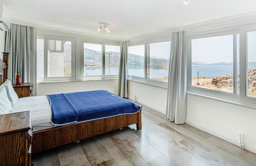 Yalikavak Villa | Villa w Pool Garden Patio 1 min to Beach in Bodrum